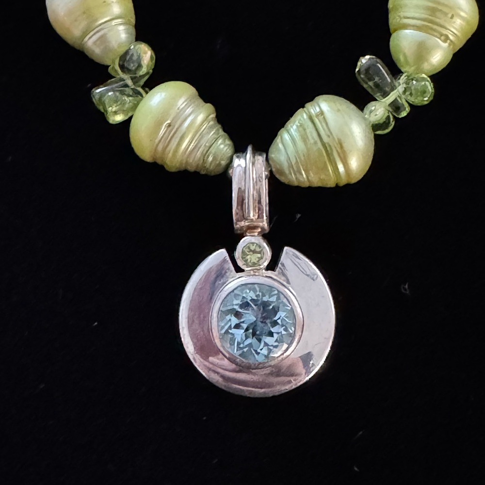 NWOT Green Freshwater Pearl Necklace with 925 Peridot and Glass Pendant - Picture 7 of 9